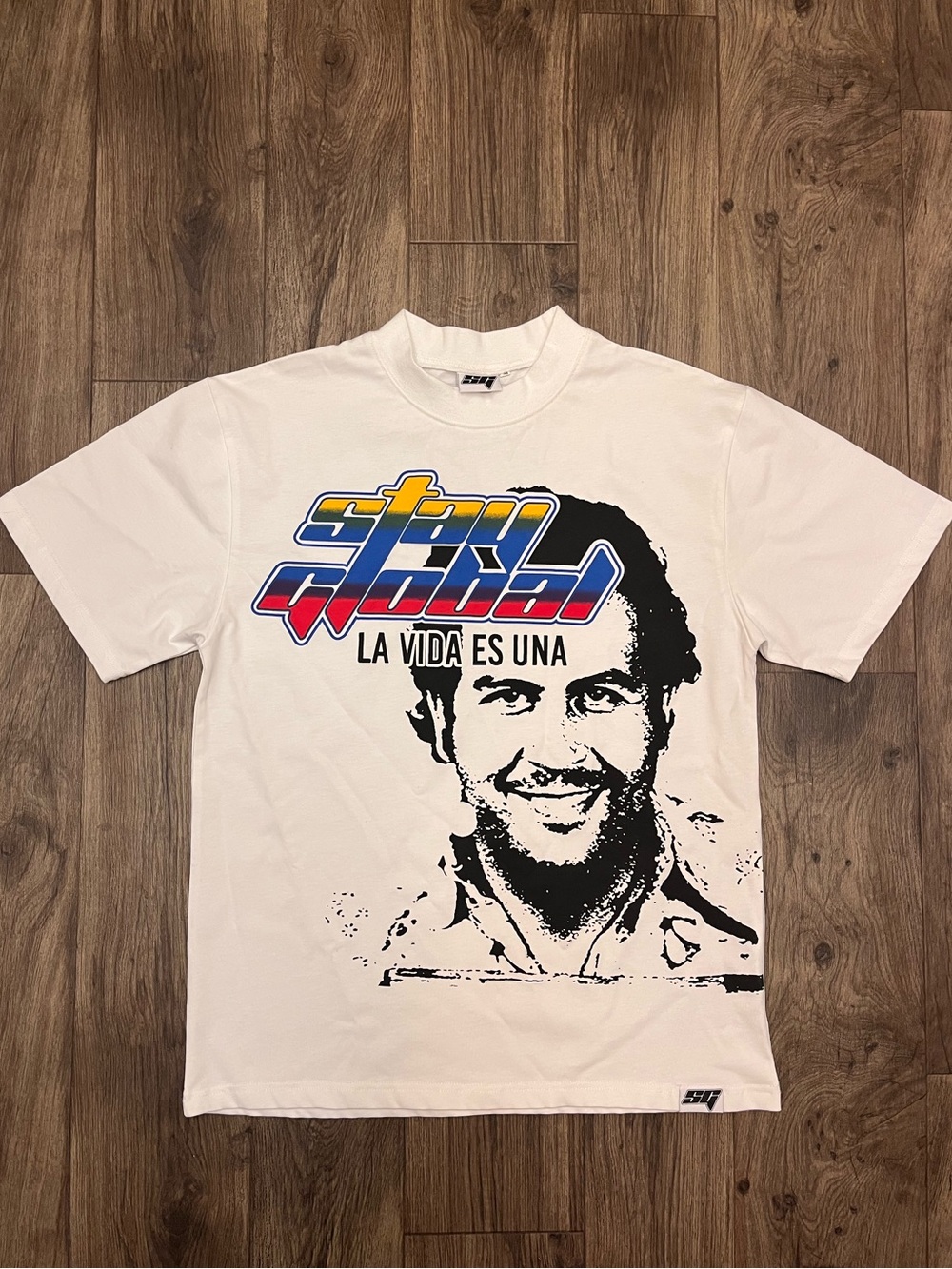 OverSize Shirt Stay Global "La Vida Es Una" Pablo Escobar Graphic T-Shirt - Whit
